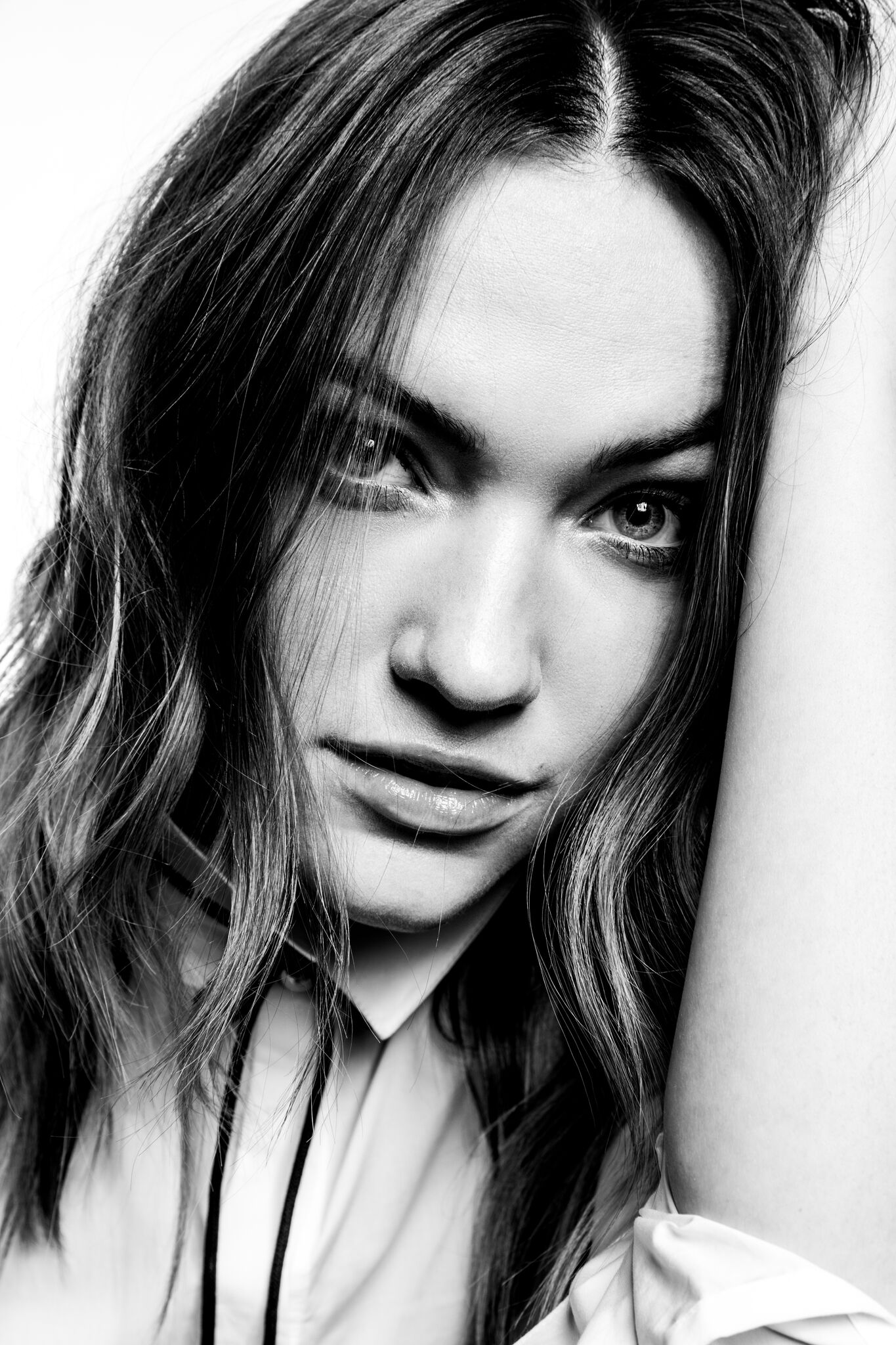 Feature: Actress Violett Beane of CWs “The Flash” Plays Cara Bloom in ...